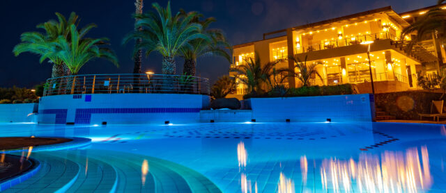 Swimming pool of luxury hotel - Master Pools Guild